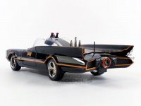 BATMOBILE - 1966 VERSION - MET FIGUREN