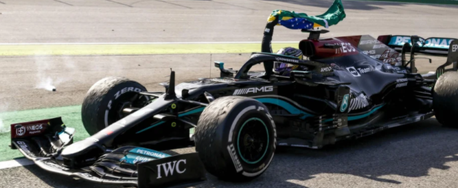 MERCEDES-AMG PETRONAS FORMULA ONE TEAM W12 E PERFO