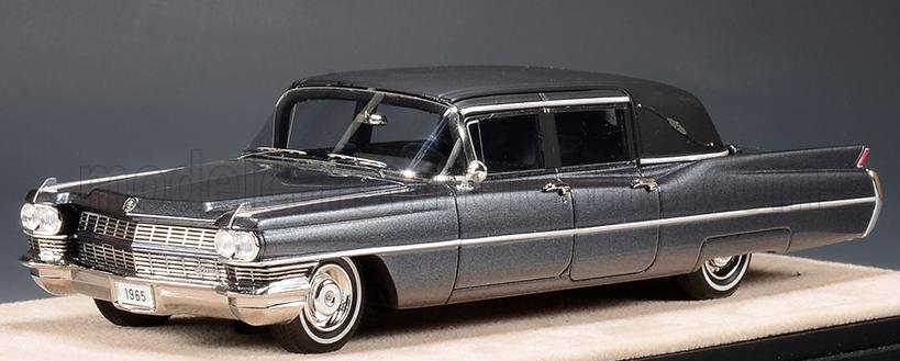 CADILLAC - FLEETWOOD FORMAL LIMOUSINE LANDAU TOP 1