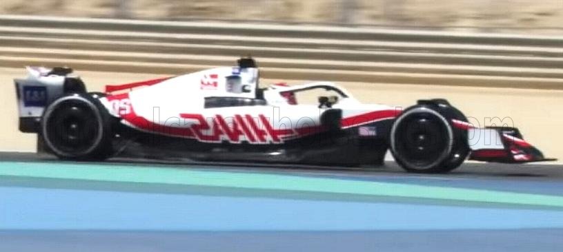 HAAS - F1 VF-22 FERRARI TEAM HAAS N 27 TEST ABU DH