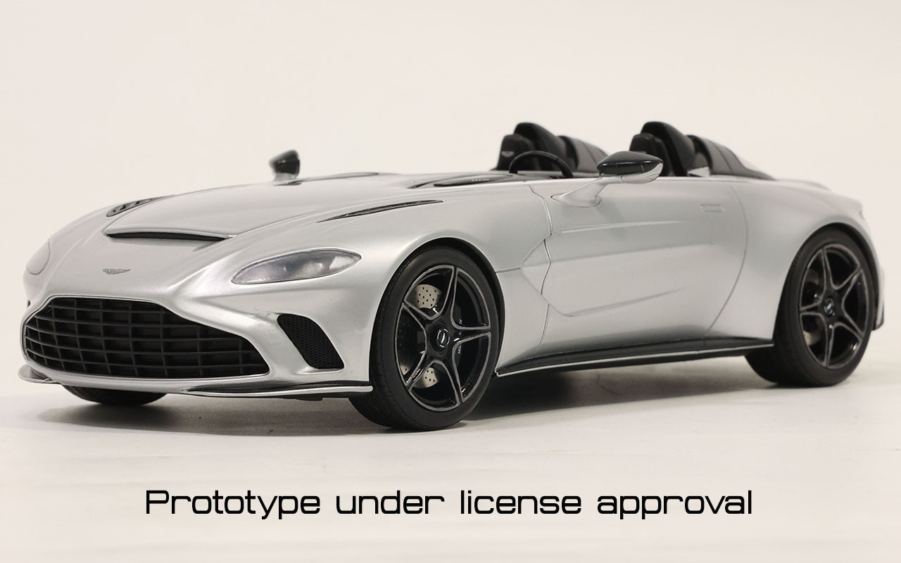 ASTON MARTIN V12  SPEEDSTER 2021 SKYFALL  SILVER