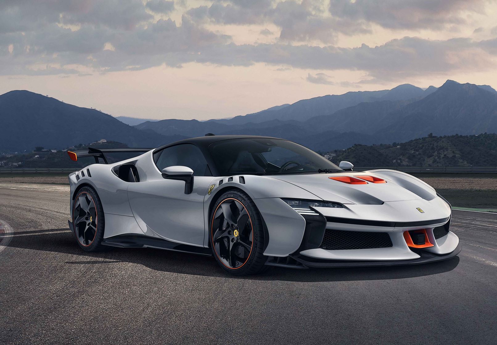 Ferrari SF90 XX Stradale Metallic Italian White An