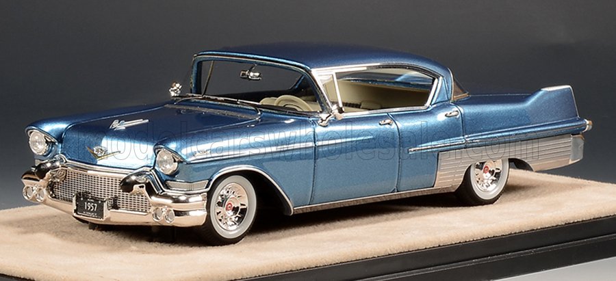 CADILLAC - FLEETWOOD SIXTY SPECIAL 1957 - BLAUW ME