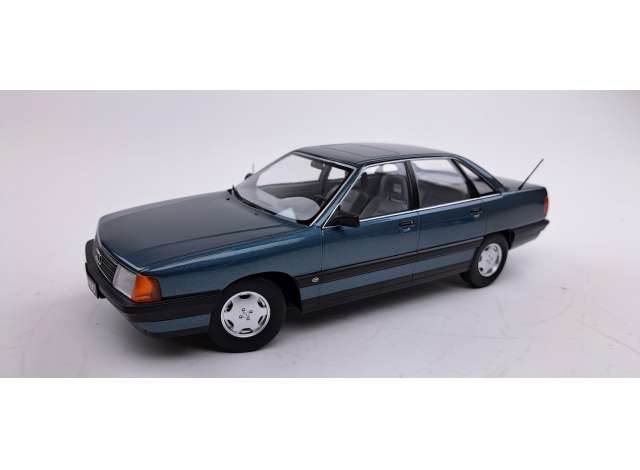 Audi 100 C3, lago blauw-groen metallic