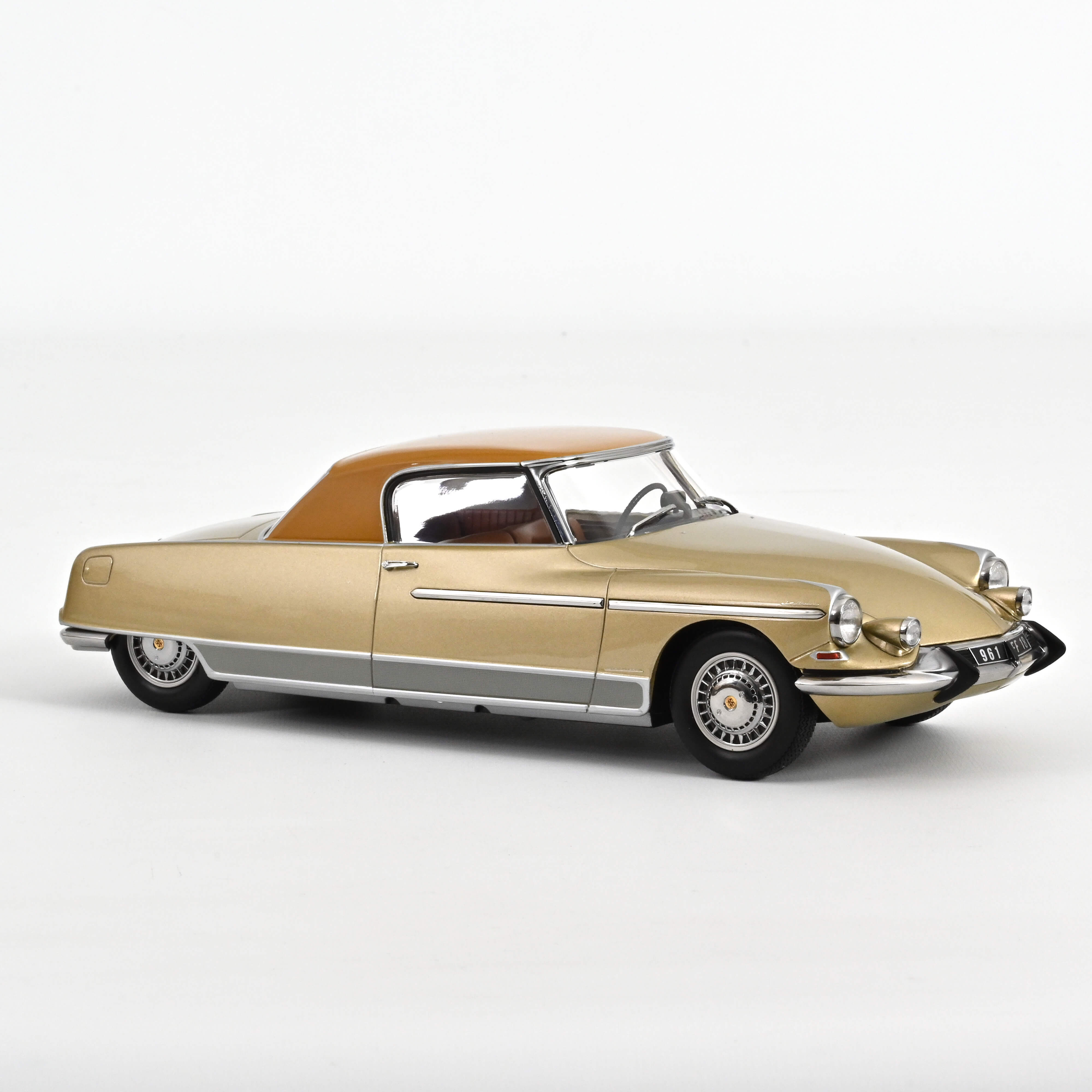 Citroën DS 19 Le Dandy 1964 beige metallic en bru