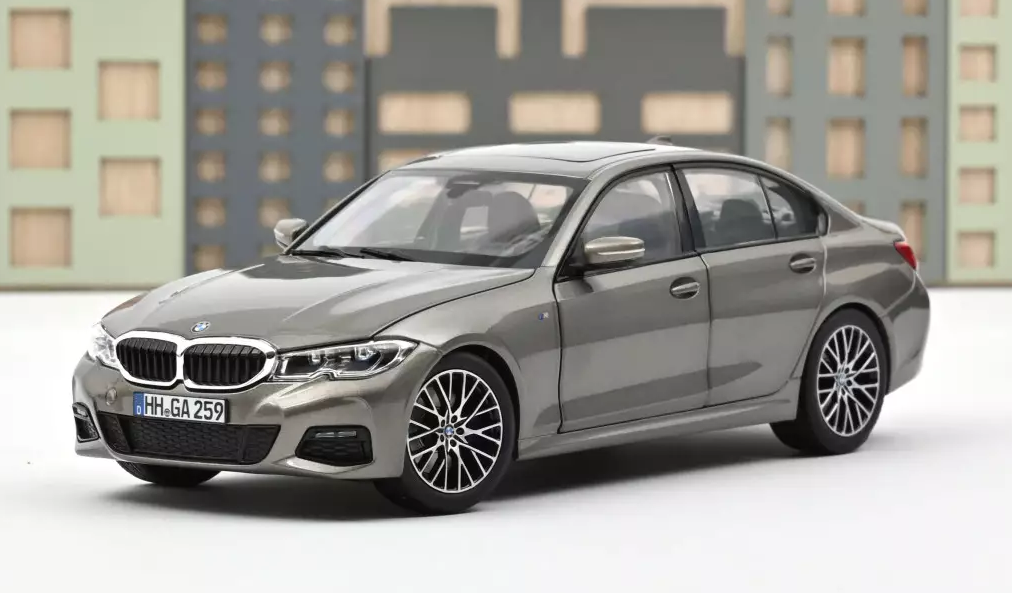 BMW 330i 2019, 5 openingen , zilver