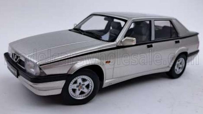 ALFA ROMEO - 75 1988 - ZILVER