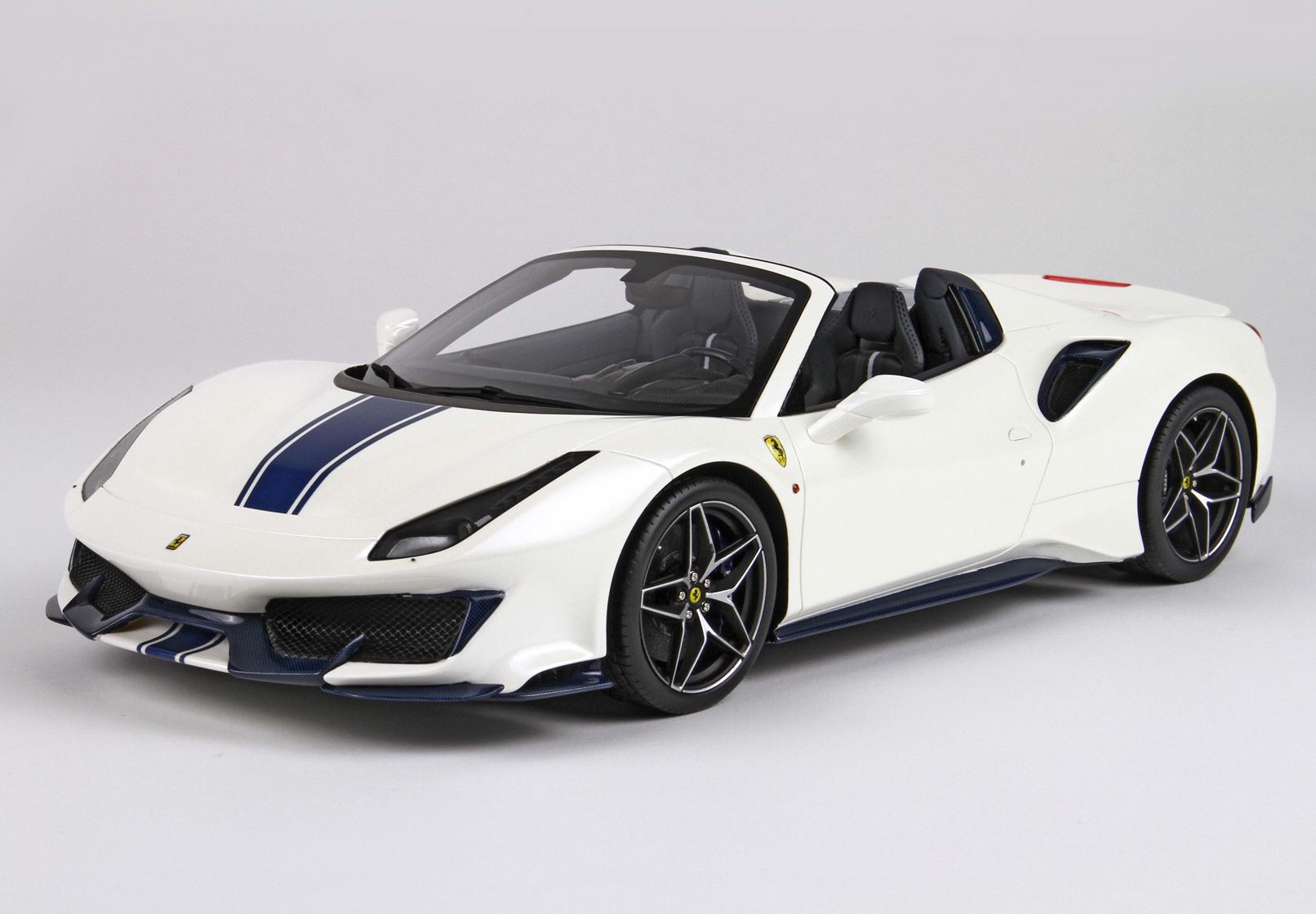 Ferrari 488 Pista Spider Open roof Bianco Italia