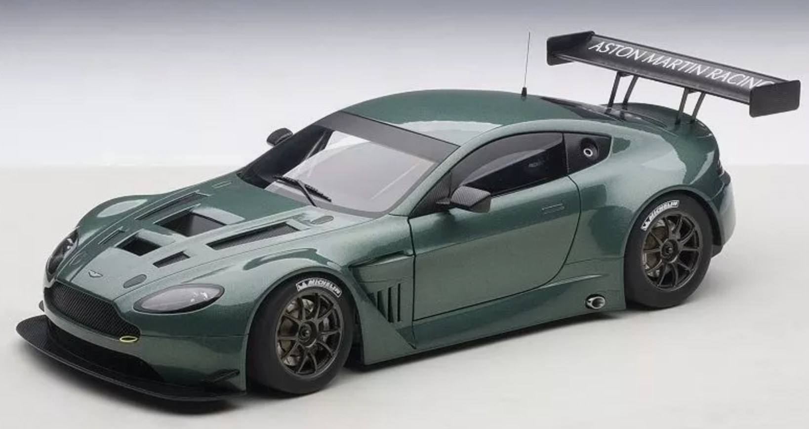 Aston Martin Vantage V12 Gt3 2013