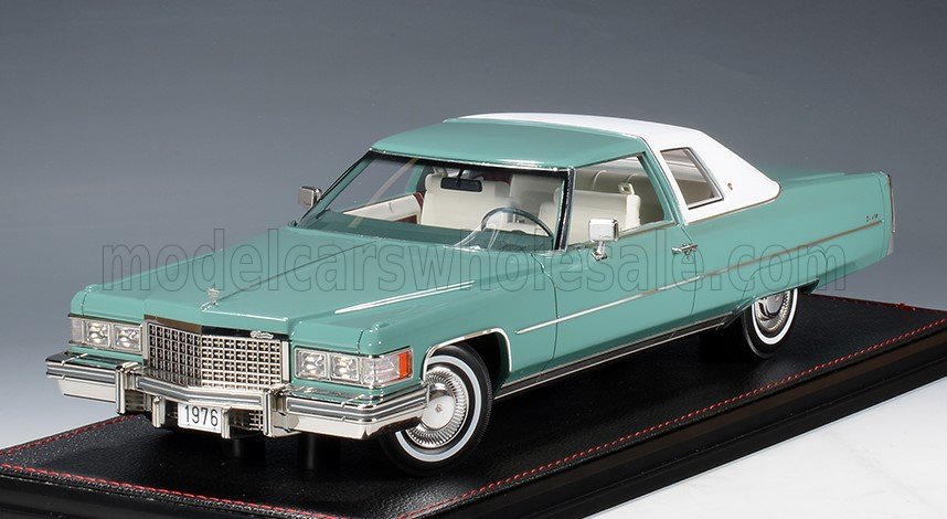 CADILLAC - COUPE DE VILLE 1976 - GREEN WHITE