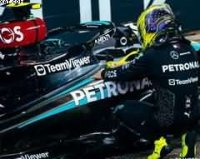 MERCEDES-AMG PETRONAS FORMULA ONE TEAM F1 W15 E PERFORMANCE – LEWIS HAMILTON – LAST RACE MERCEDES GP – ABU DHABI GP 2024 W/FIGURINE